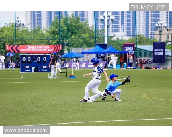 白袜足球的魅力与热情探秘：如何在赛场上展现团队精神与个人风采